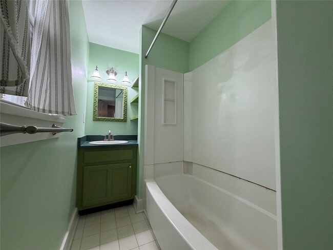 Building Photo - 928 W 3rd St