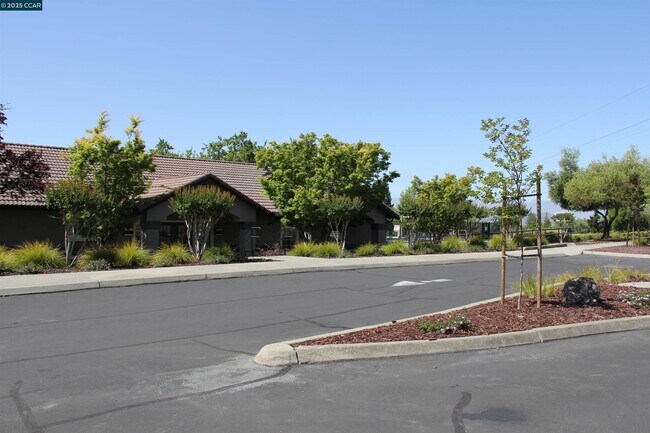 Building Photo - 338 Newcastle Ln