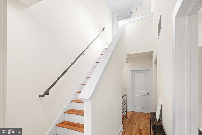 Building Photo - 1215 N 5th St