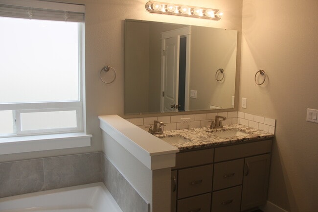 Building Photo - 16555 Senden Ave