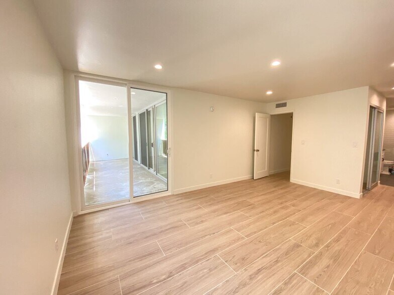 Building Photo - 848 Kings Rd