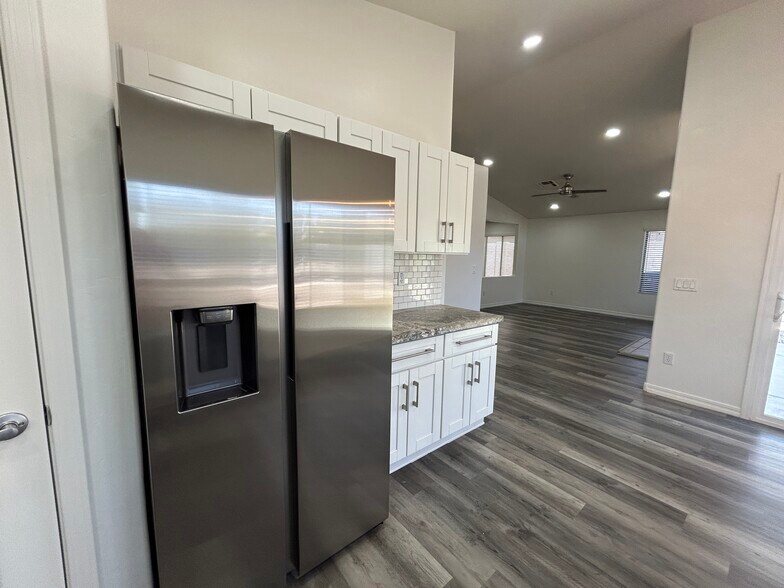 Building Photo - 1121 E Monona Dr
