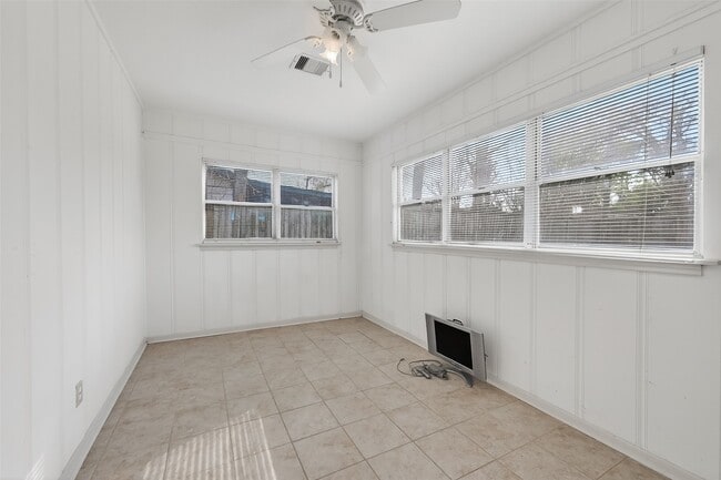 Building Photo - 2007 Antoine Dr