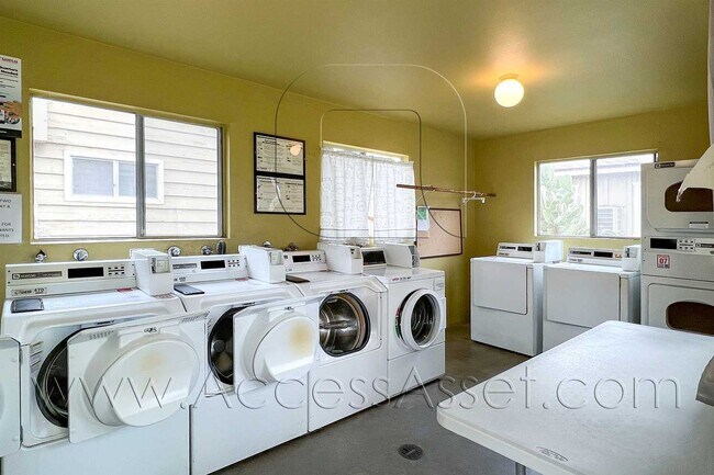Building Photo - Spacious 2 Beds/2 Bath Home In Highly Desi...