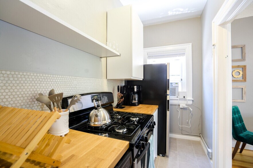 Building Photo - 1660 N Gaylord St