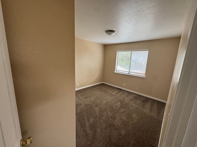 Building Photo - Welcome to your newly remodeled townhome!