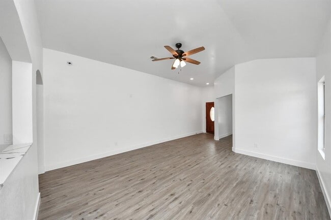 Building Photo - 23714 N Newport Bend