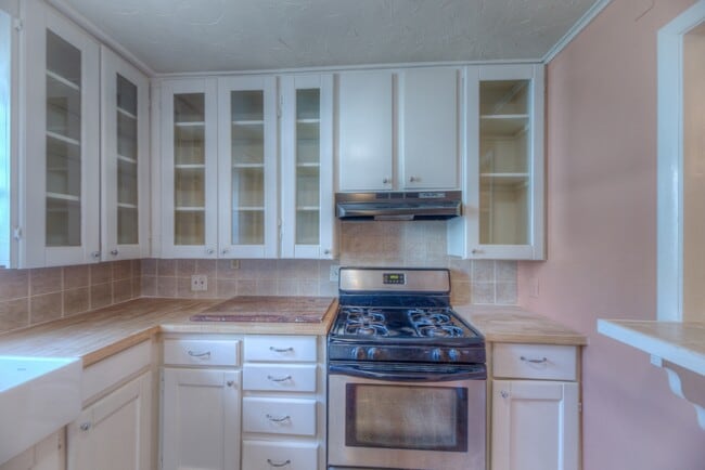 Building Photo - 544 S Oswego Ave