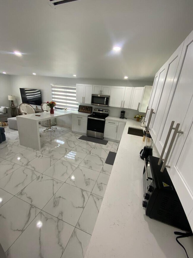 Building Photo - 16355 Downers Dr E