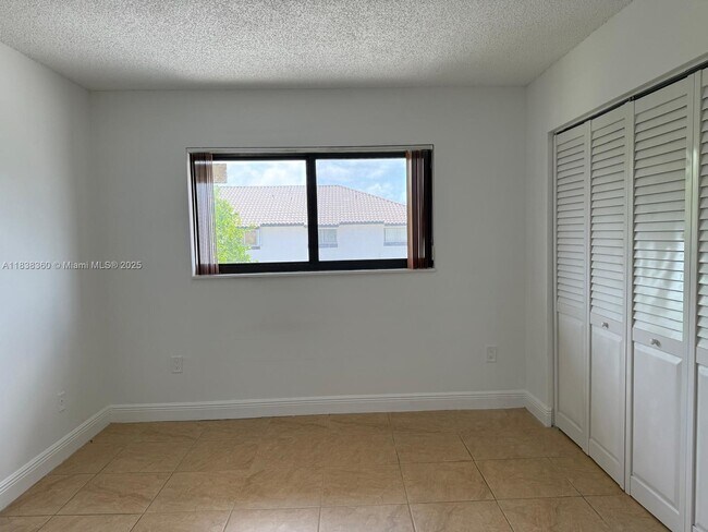 Building Photo - 1121 SW 105th Ave