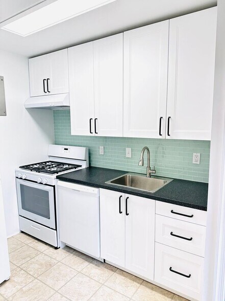 Building Photo - 8804 Bradford Rd