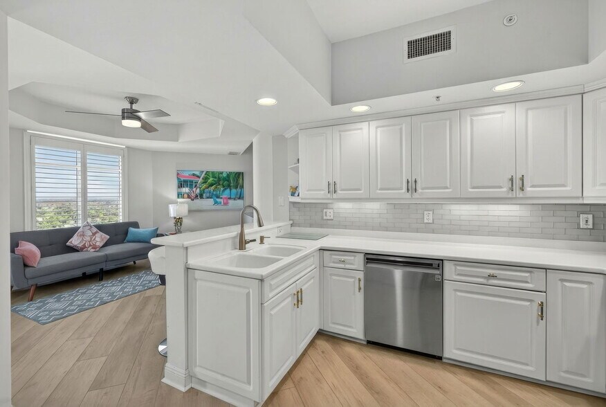 Building Photo - 1001 Arbor Lake Dr