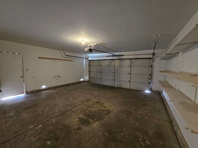 Building Photo - 2252 Welsey Manor Dr