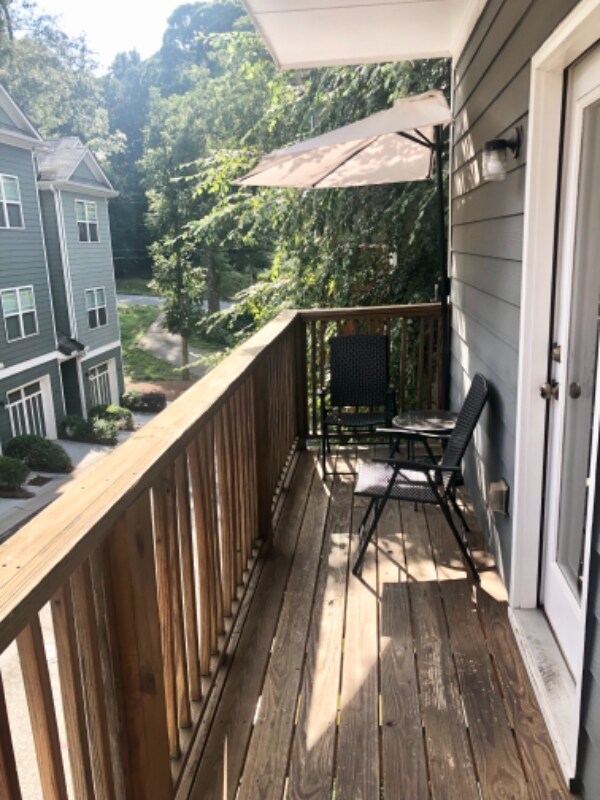 Building Photo - 1365 Memorial Dr SE