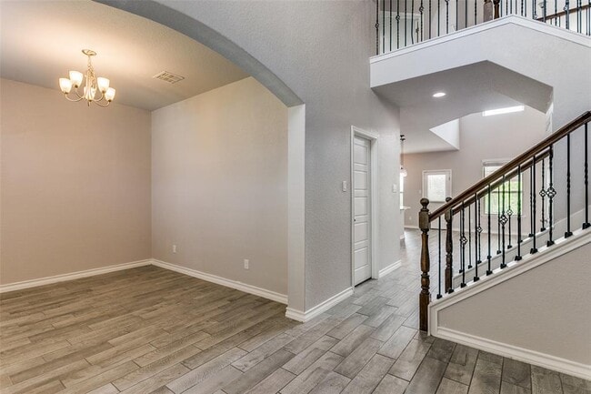 Building Photo - 617 Saddle Forest