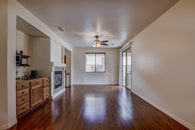 Building Photo - 3 bedroom 2 bathroom home for Rent in StoneRidge!