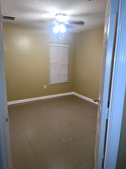 Building Photo - 1418 Manotak Point Dr