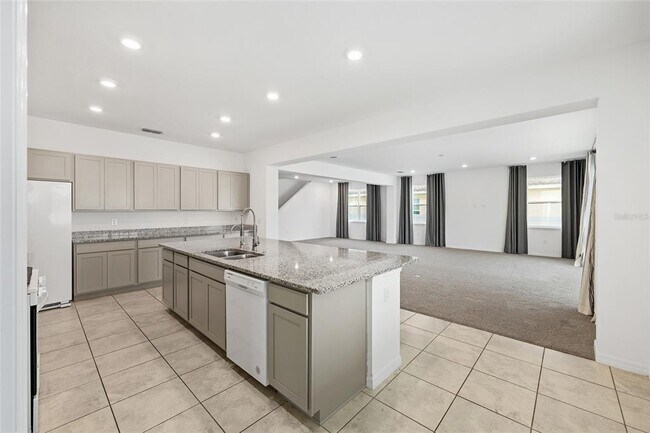Building Photo - 7635 SW 64th St Rd