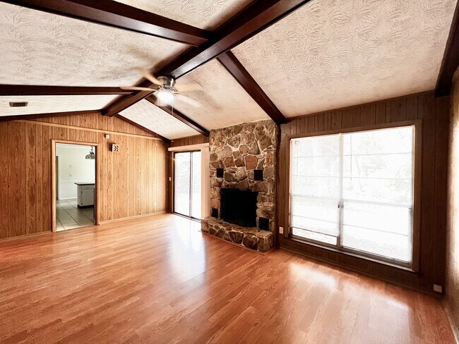 Building Photo - 5391 Golf Course Dr