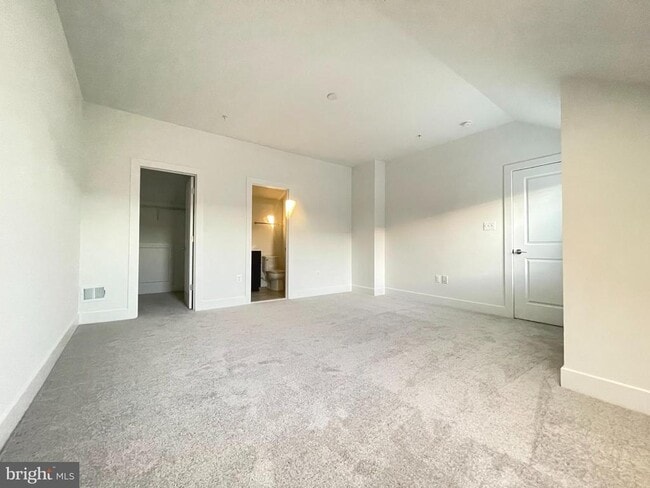 Building Photo - 4945 Purdy Aly