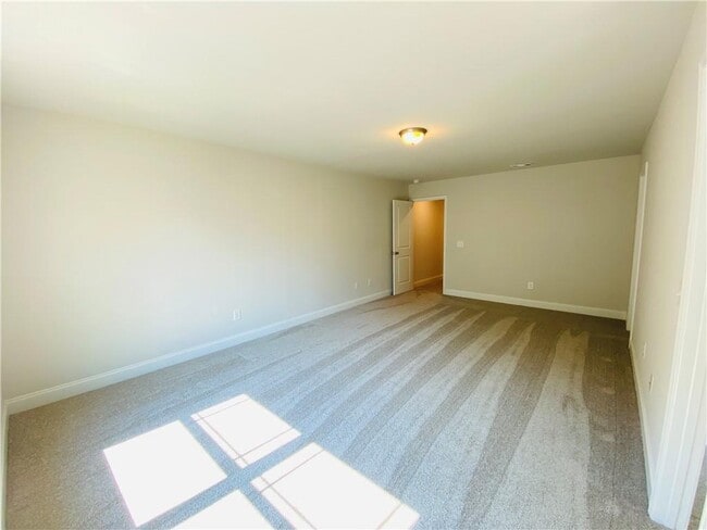 Building Photo - 1089 N Village Dr