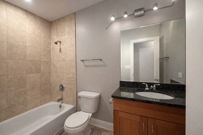 Building Photo - 6621 S Ingleside Ave