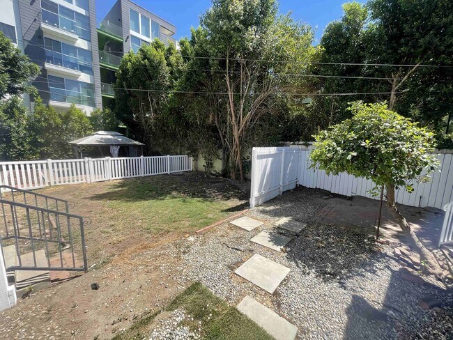Building Photo - 4132 Vantage Ave