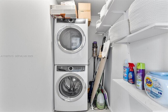 Building Photo - 788 NE 23rd St