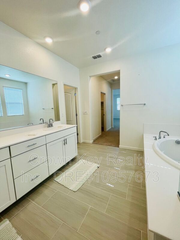 Building Photo - 6425 Dan Havicus Dr