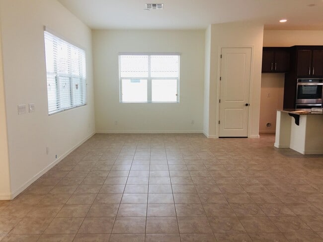 Building Photo - 9553 E Theia Dr