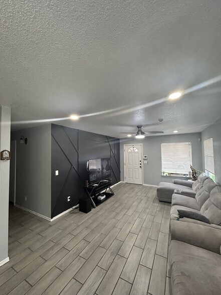 Building Photo - 12732 Roberto Nunez Ln