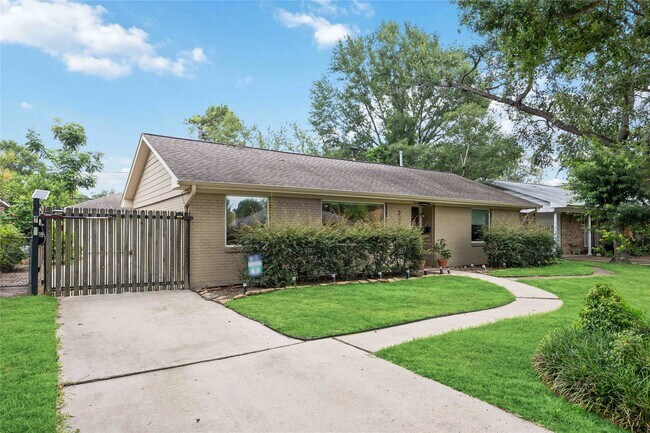 Building Photo - 5326 De Milo Dr