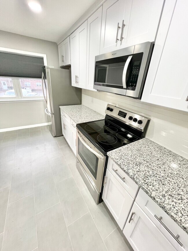 Building Photo - Meridian Apartments Your Gateway to Everything in Hampton Roads