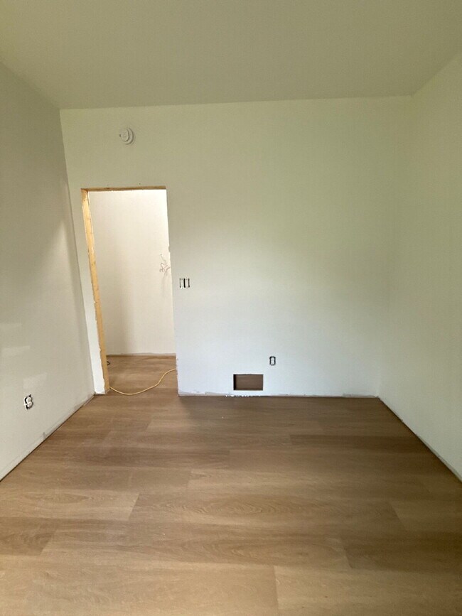 Building Photo - Fully Renovated Spacious 3BR in South Memphis – Section 8 Welcome