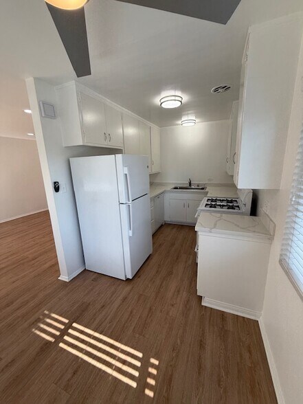 Building Photo - 8428 Gulana Ave