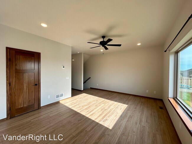 Building Photo - 4 br, 3.5 bath House - 3701 E Siasconset Pl