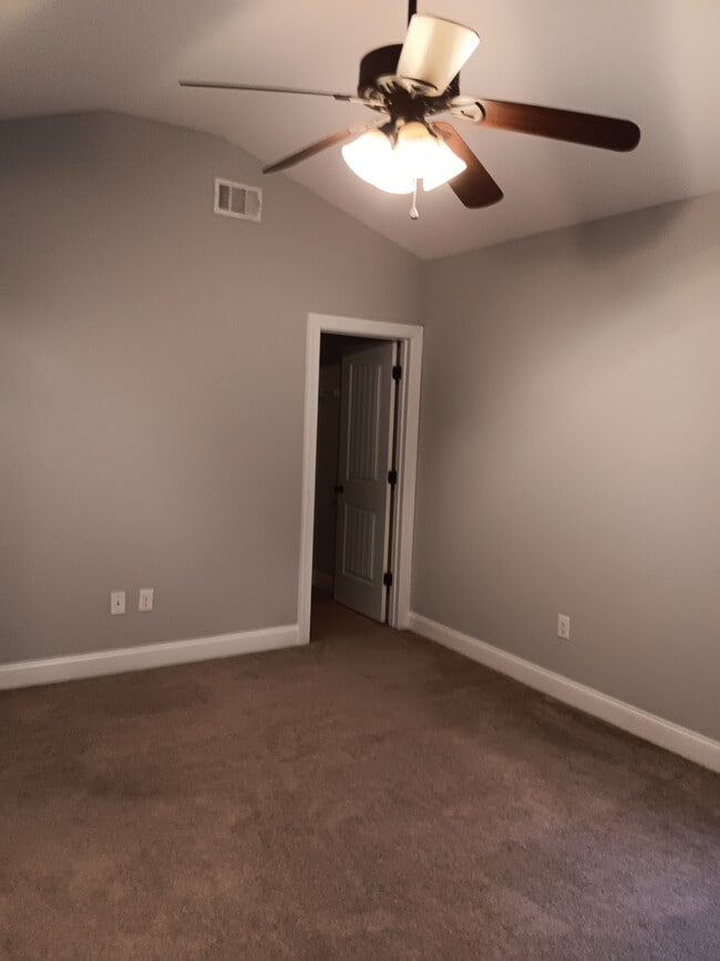 Building Photo - 173 Putters Dr