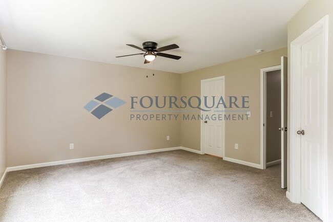 Building Photo - Spacious 3-Bed Townhome with Back Patio & ...