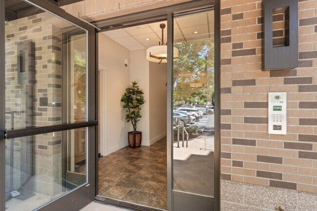 Building Photo - 175 Lithia Way