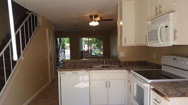 Building Photo - Condo close to Cameron YMCA & Town Square ...