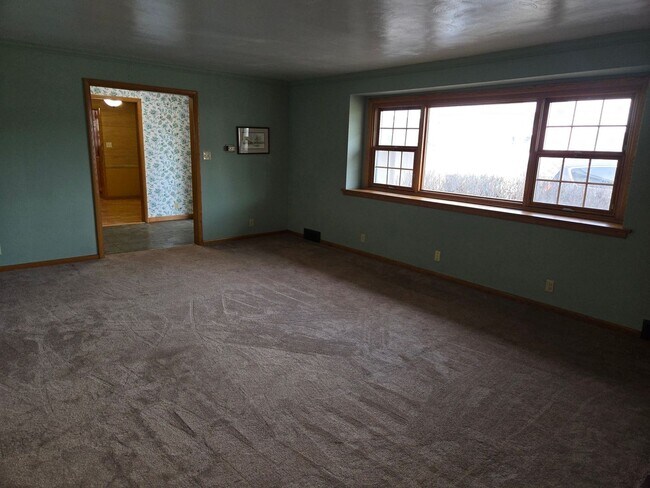 Building Photo - 132 Corll St