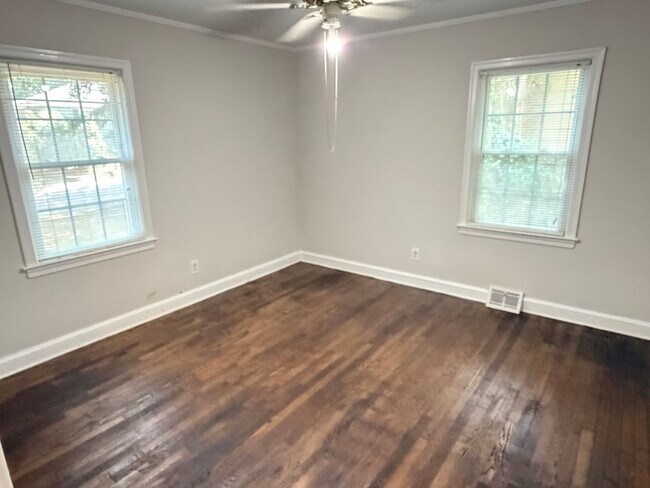 Building Photo - 35 Jefferson Cir