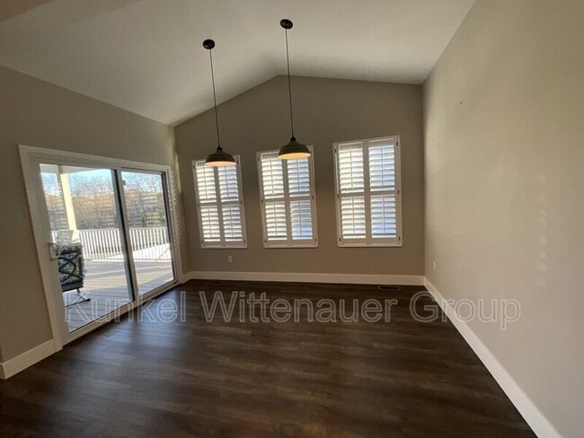 Building Photo - 1212 Hickory Point Dr