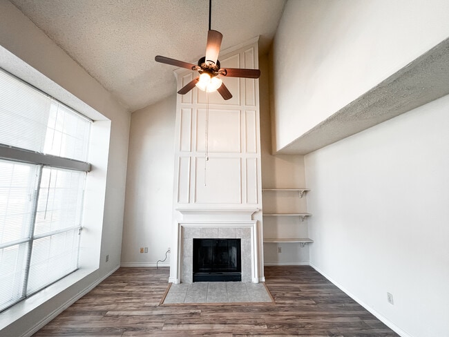 Building Photo - 1504 Beach Ln