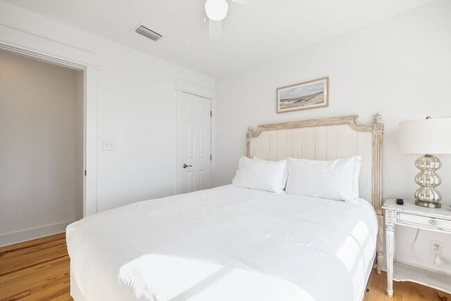 Building Photo - 110 E Blue Crab Loop