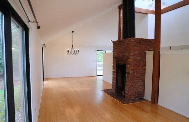 Building Photo - 3 Edgewood Cir