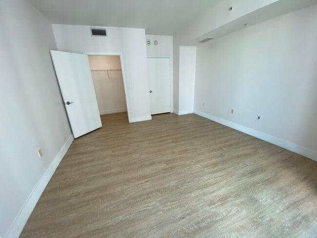 Building Photo - 253 NE 2nd St