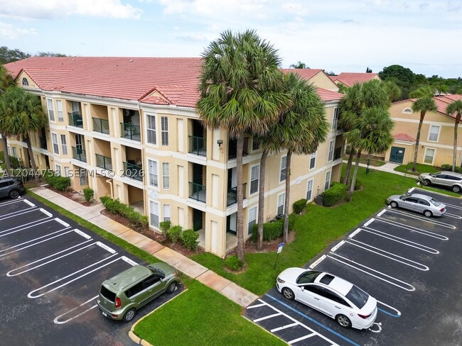 Building Photo - 777 Riverside Dr
