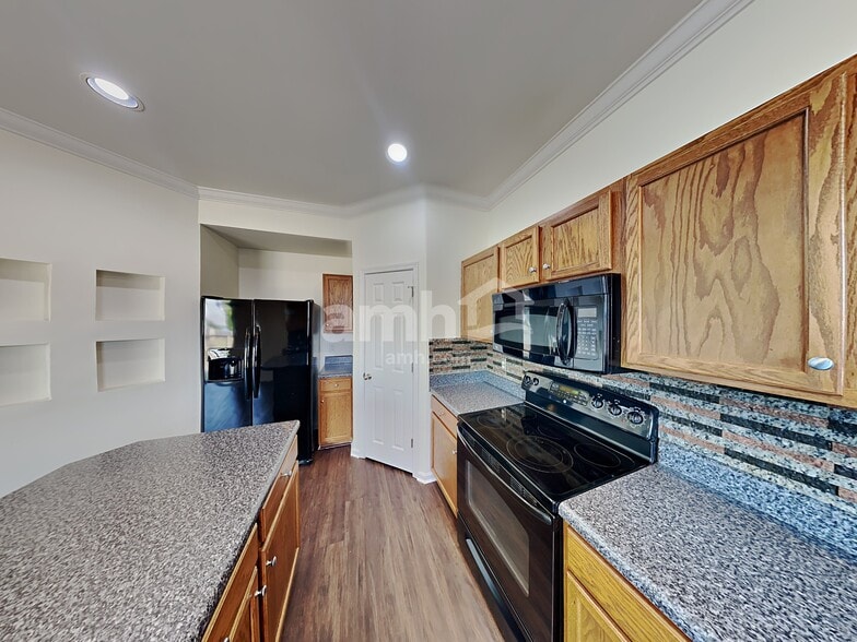 Building Photo - 661 Wolfeboro Ln