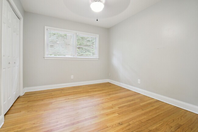 Building Photo - 1795 Queens Way